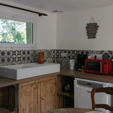 Martine A La Ferme * Arrest